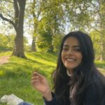 Riddhi Kumar Instagram - सुहानी शाम 🌅 Having a picnic in a beautiful garden by the lake was on my list and it got ticked off w @geet_chavan_ 💕 Also I’ve been back for a while now, just posting later :) Battersea Park London