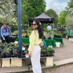 Riddhi Kumar Instagram - Sunshine on my mind ☀️ Victoria Park, London