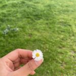 Riddhi Kumar Instagram - Sunshine on my mind ☀️ Victoria Park, London