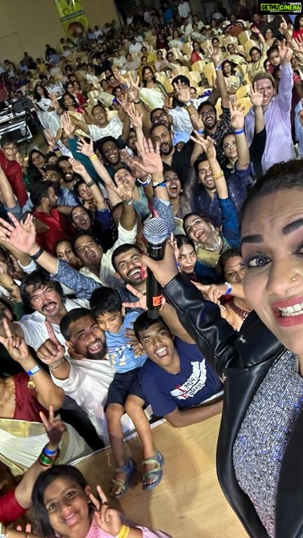Rimi Tomy Instagram - Thanq all❤️❤️❤️❤️ #switzerland🇨🇭 Kidilam audience arunu toooo#one of the most memorable show in my life ❤️ Thanq befriends# Switzerland #onam show#Rimy tomy concert #