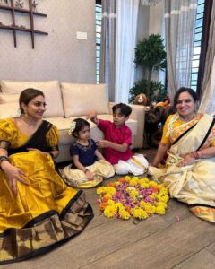 Rimi Tomy Instagram - Happy Onam❤️❤️❤️❤️
എല്ലാരും സദ്യ ഒക്കെ കഴിച്ചു  കഴിഞ്ഞോ 😍😍??

@pranatistyles
