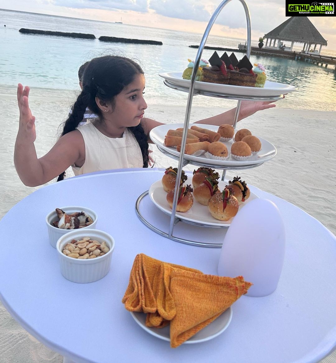 Rimi Tomy Instagram - The memories we make with our family is everything ❤️❤️❤️❤️❤️❤️🧿🧿🧿🧿🧿🧿