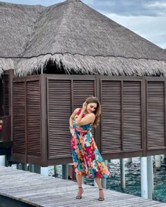 Rimi Tomy Instagram - Life begins at 40❤️❤️🤷‍♀️🥰🥰🥰🤷‍♀️
Im not 40,im 18 with 22 years of experience ❤️
എന്നൊക്കെ പറഞ്ഞാലും 40 വയസ്സായി മക്കളേ 😀🤗🤗