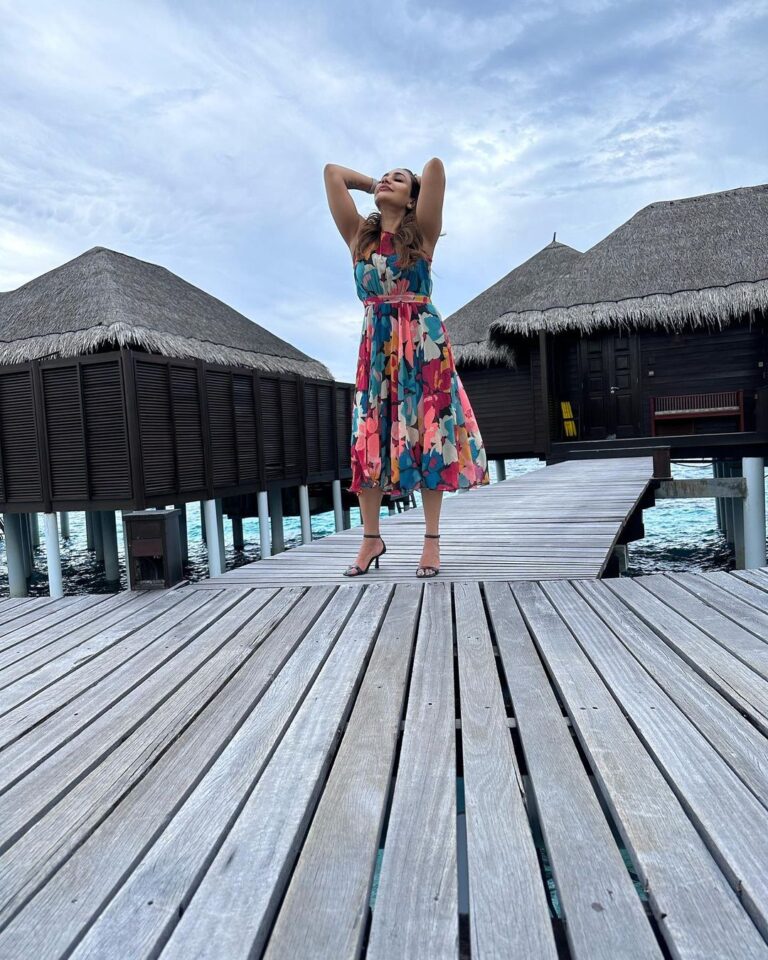 Rimi Tomy Instagram - Life begins at 40❤️❤️🤷‍♀️🥰🥰🥰🤷‍♀️ Im not 40,im 18 with 22 years of experience ❤️ എന്നൊക്കെ പറഞ്ഞാലും 40 വയസ്സായി മക്കളേ 😀🤗🤗 Maldives