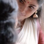 Rimi Tomy Instagram - Suuuuuper ayt undeeeee❤️❤️❤️❤️അമ്മയും മോളും 😍 കൈവളര്ന്നും മെയ് വളർന്നും കണ്മണിയാണ് തീർന്നതല്ലെ 😍😍😍😍............: @actressmuktha @kanmanikiara