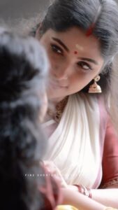 Rimi Tomy Instagram - Suuuuuper ayt undeeeee❤️❤️❤️❤️അമ്മയും മോളും 😍

കൈവളര്ന്നും മെയ് വളർന്നും കണ്മണിയാണ് തീർന്നതല്ലെ 😍😍😍😍............:

@actressmuktha 
@kanmanikiara
