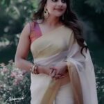 Rimi Tomy Instagram - കർക്കിടകം ഒന്ന് ❤️ @khajuraho_boutique_ @mayoorajewelerydesigns @vijilsmakeover
