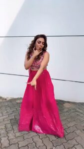 Rimi Tomy Instagram - Trending reel#😜😄😄😄 @utsavkochi @shoshank_makeup @priya_anokhi_ @doms.2010