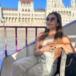 Rimi Tomy Instagram - ❤️❤️❤️‍🩹 #hungary #budapest #budacastle #parliament #libertybridge #fishermanbastion #mathias