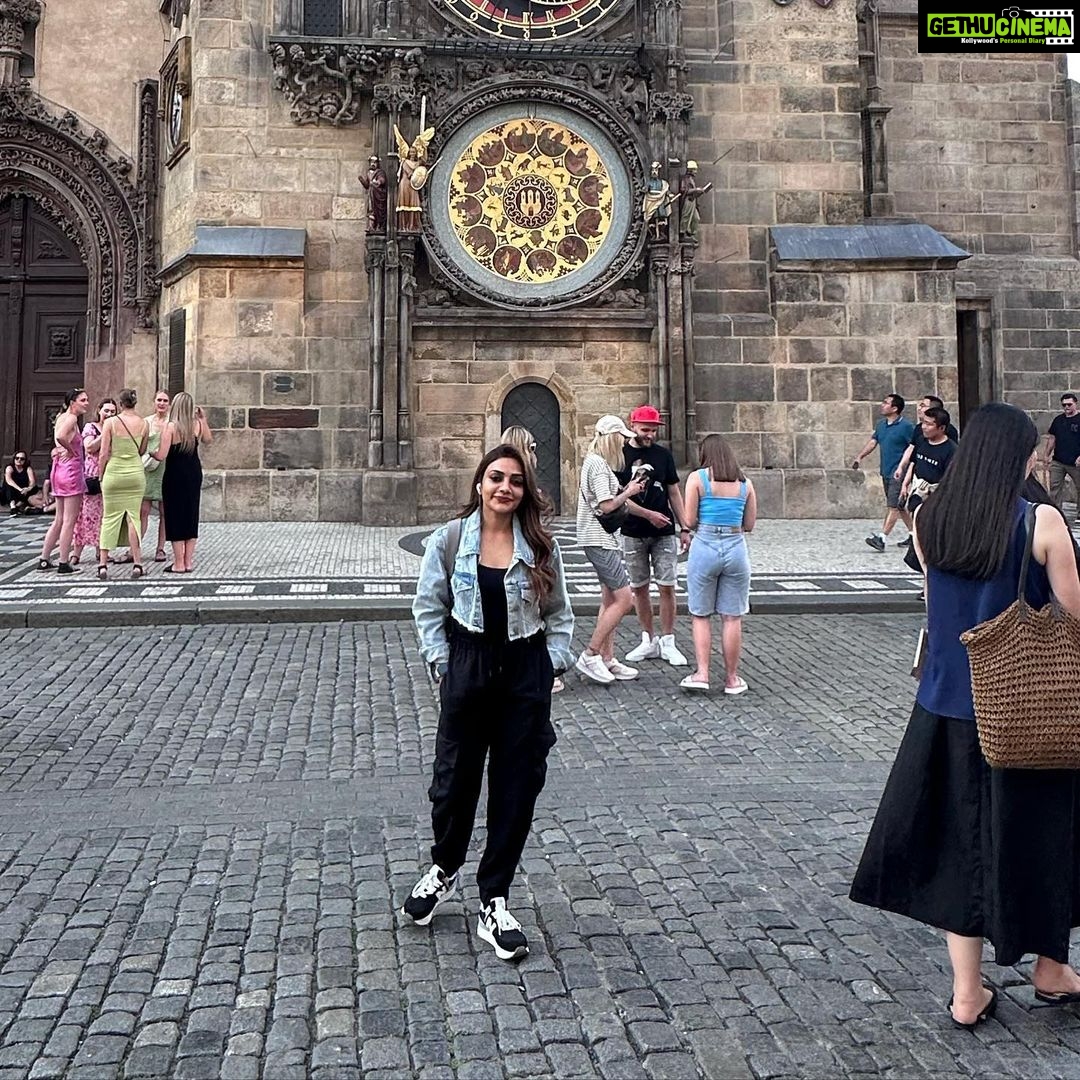 Rimi Tomy Instagram - From Prague with love❤️ Go confidently in the direction of your dreams ✌️❤️🩹 One new country from my list 🙏 Thank God Prague astronomical clock