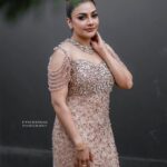Rimi Tomy Instagram - ❤️❤️‍🩹❤️‍🩹confidence makes every dressing look great @fatiz_official @unniharidas43 @priya_anokhi_ @shoshank_makeup @doms.2010