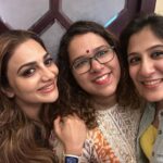 Rimi Tomy Instagram - ❤️❤️with Swetha n Rajalakshmi 😍😍 @_shwetamohan_ @rajalakshmyofficial Rehersal time#vidyasagar music night #cochi#june 10th #