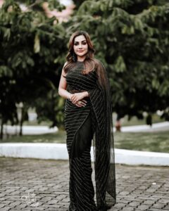 Rimi Tomy Instagram - An exquisite saree for a glamorous look
Black Beauty❤️❤️❤️

@fatiz_official 
@mukeshmuralimakeover 
@doms.2010 
@priya_anokhi_
@insta_stories_of_sarath