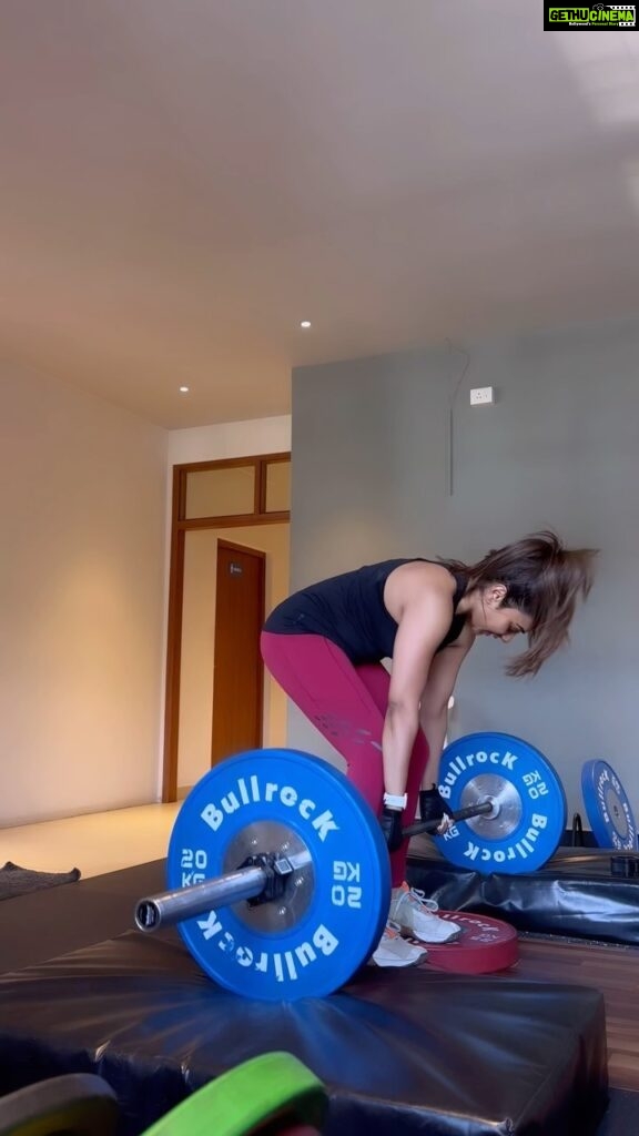 Rimi Tomy Instagram - Don't fear the barbell,conquer it with Deadlift✌️👍👍🧿🧿