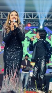 Rimi Tomy Instagram - Being on stage is magic❤️✌️
Thanq for being so awesome .
Me along with my band and the whole team is grateful for your love❤️❤️🙏🥰✌️👍banglore #concerts #livemusic #love #vibrant #crowd