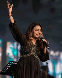 Rimi Tomy Instagram - ...❤️❤️stage is my first love 

📸  by @njan_karthikeyann 

Styling: @rashmimuraleedharan 
Wearing: @ladies_planet_ 
Jewellery: @ladies_planet_rental_jewellery
Make up:@shoshank borodoi