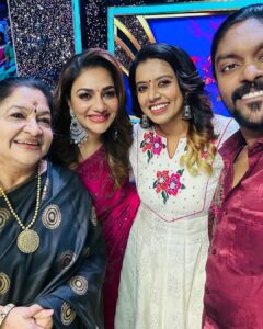 Rimi Tomy Instagram - Watch today's idea star singer 7.30 pm
@asianet 
With my chitra Chechi ,vidu n sithu❤️

@kschithra 
@vidhuprathap_official 
@sitharakrishnakumar