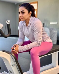 Rimi Tomy Instagram - To look n feel great ,n stay healthy as I get older✌️🧿🧿❤️
All progress takes place outside the comfort zone .when u feel like quitting ,think about why u started.it's not just good for your physical body.Exercising regularly also promotes sound mental health .it relieves tension ,anxiety ,stress,irritability through endorphins released by the brain.Healthy movement may include sports ,yoga,running,walking,dance or other activities you enjoy😍✌️🥰🥰👍

Enikum motivation tharan marakanda to😃
