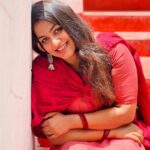 Rini Raj Instagram – എൻ ആശകൾ തൻ 
മൺതോണിയുമായ് 
തുഴഞ്ഞരികെ ഞാൻ വരാം ❤️