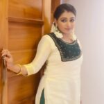 Rini Raj Instagram – ✨🍃
.
.
.
👗 @asthra__by_dr.vinitha_vipin ❤️

📸 @itsgi_ri97 ❤️