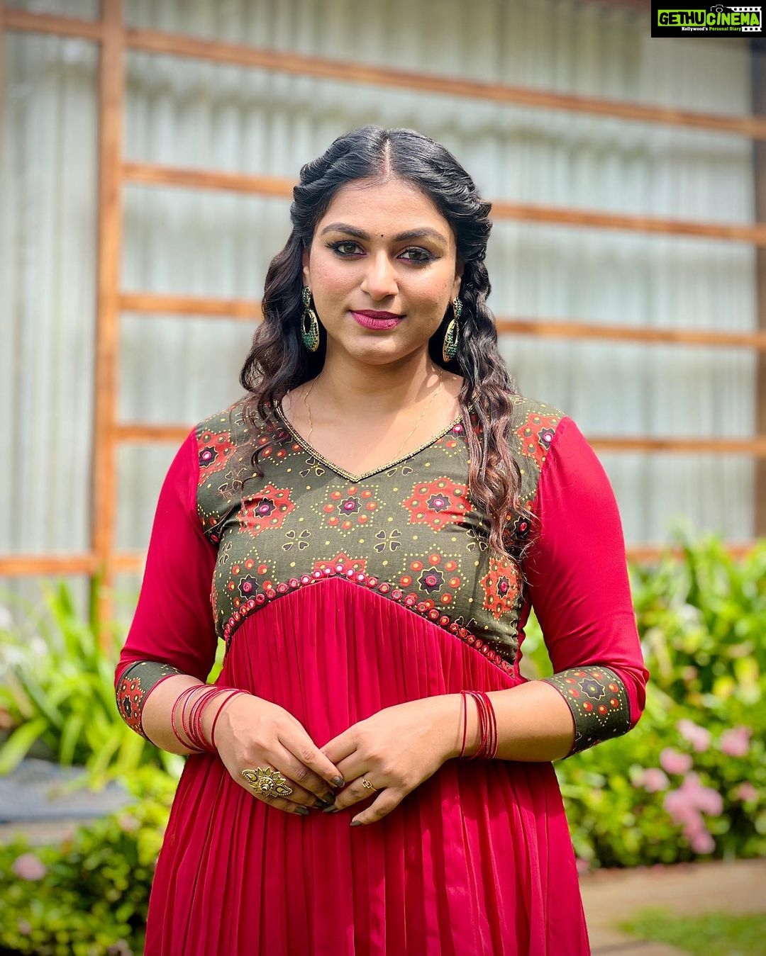 Rini Raj Instagram - ❤️ . . . 👗 @kurtizworld_online ❣️