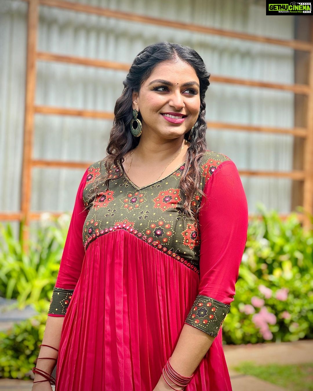 Rini Raj Instagram - ❤️ . . . 👗 @kurtizworld_online ❣️