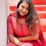 Rini Raj Instagram – എൻ ആശകൾ തൻ 
മൺതോണിയുമായ് 
തുഴഞ്ഞരികെ ഞാൻ വരാം ❤️
