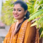 Rini Raj Instagram - നീ പച്ചത്തുരുത്തായ് സ്വപ്നതുരുമ്പായ് ഖൽബിലിരുന്നു 💛 . . . 📸 @itsgi_ri97 ❣️