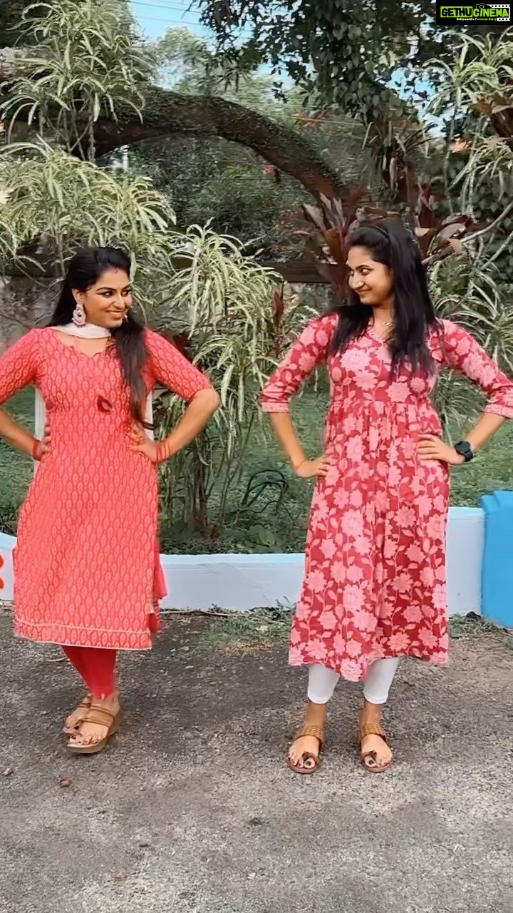 Rini Raj Instagram - With chechikutty ❤️ . . 🎥 @arungokulgb31 🥰 @zeekeralam #parvathyserial Trivandrum, India
