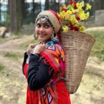 Rinku Ghosh Instagram - Meet the Himachali girl.☺️☺️☺️ Definitely not as cute as them #picoftheday#manali#himachal#incredibleindia#himachalpradesh#travel#travelphotography Manali, Himachal Pradesh