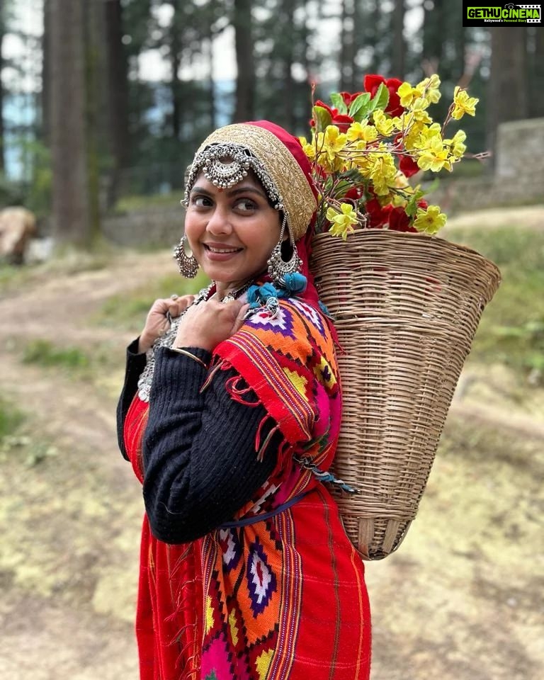 Rinku Ghosh Instagram - Meet the Himachali girl.☺️☺️☺️ Definitely not as cute as them #picoftheday#manali#himachal#incredibleindia#himachalpradesh#travel#travelphotography Manali, Himachal Pradesh
