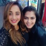Rinku Ghosh Instagram - जन्मदिन की ढेर सारी शुभकामनाएं इस दोस्ती को किसी की नजर ना लगे... सदा खुश रहो सुखी रहो . मेरी सुख दुख की साथी ❤️❤️❤️❤️❤️ aur 5 hearts for you 🤭 i love you 😍 @rinkughosh_official #forever and last rinku apni khubasurti se aag lagati raho 😁😁😁😁 #happybirthday and this song dedicated you