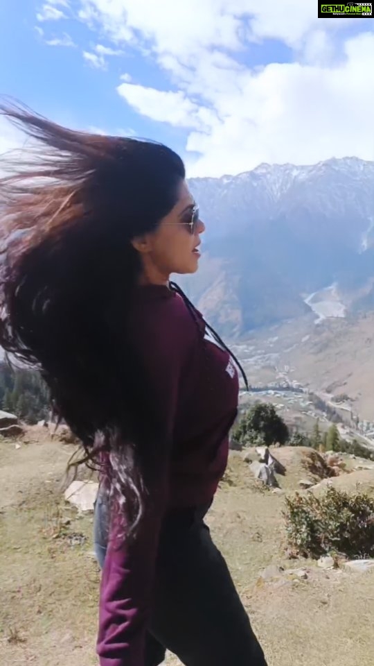 Rinku Ghosh Instagram - Khusboo hawao ghul gayi. Happy me #instagood#instagramreels#reelkarofeelkaro#reelitfeelit#manali#incredibleindia