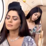 Rinku Ghosh Instagram - Some timepass in makeup room 😝 #trending #viral #explore #explorepage #reels #reelitfeelit