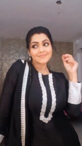 Rinku Ghosh Instagram - Never hate jealous people. They are jealous because they think you are better than them.😉
#reels#instagramreels#reelitfeelit#reelkarofeelkaro#meme#funnymemes