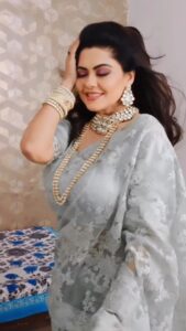 Rinku Ghosh Instagram - Going with the trend😉
#instagramreels#instagood#instadaily#trending#trendingreels#likeforlikes#reelkarofeelkaro#reelitfeelit