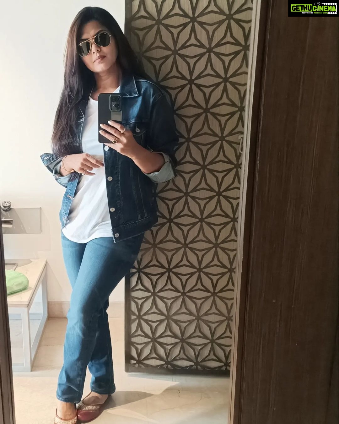 Rinku Ghosh Instagram - Stress less and enjoy the best.. looking forward to an eventful evening 'Bhojpuri Filmfare and Femina icons 2023', here in Lucknow with my bhojpuri film fraternity and friends.. #picoftheday#instagood#instadaily#likeforlikes Ramada By Wyndham, Lucknow