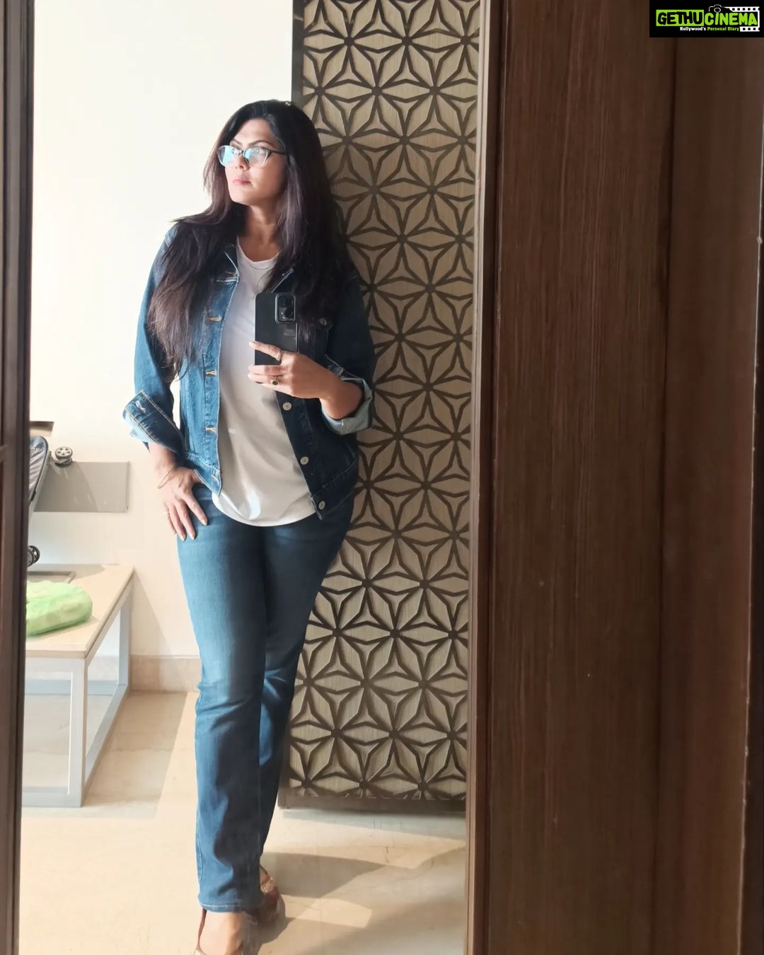 Rinku Ghosh Instagram - Stress less and enjoy the best.. looking forward to an eventful evening 'Bhojpuri Filmfare and Femina icons 2023', here in Lucknow with my bhojpuri film fraternity and friends.. #picoftheday#instagood#instadaily#likeforlikes Ramada By Wyndham, Lucknow