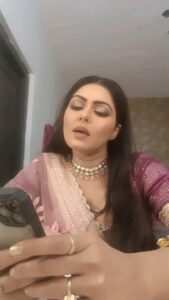 Rinku Ghosh Instagram - Instagram aur meri khatarnak jodi😬😬
#instagramreels#instagood#reelkarofeelkaro#reelitfeelit#comedy#funnyreels#meme#funnymemes#funny#likeforlikes#comments