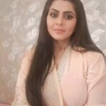 Rinku Ghosh Instagram - Vaise Mera pati bahut hi bhala hai ❤️ #instagood#instagramreels#reelkarofeelkaro#reelitfeelit#funnyreels#funnymeme#comedy#likeforlikes#comments