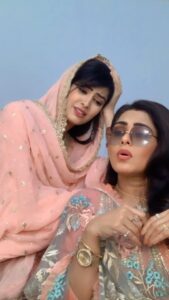 Rinku Ghosh Instagram - Ab rishta jood gaya hai, nibhani toa padegi 😬
#instagramreels#reelkarofeelkaro#reelitfeelit#instagood#instadaily#comedy#funnyreels#likeforlikes#comments
