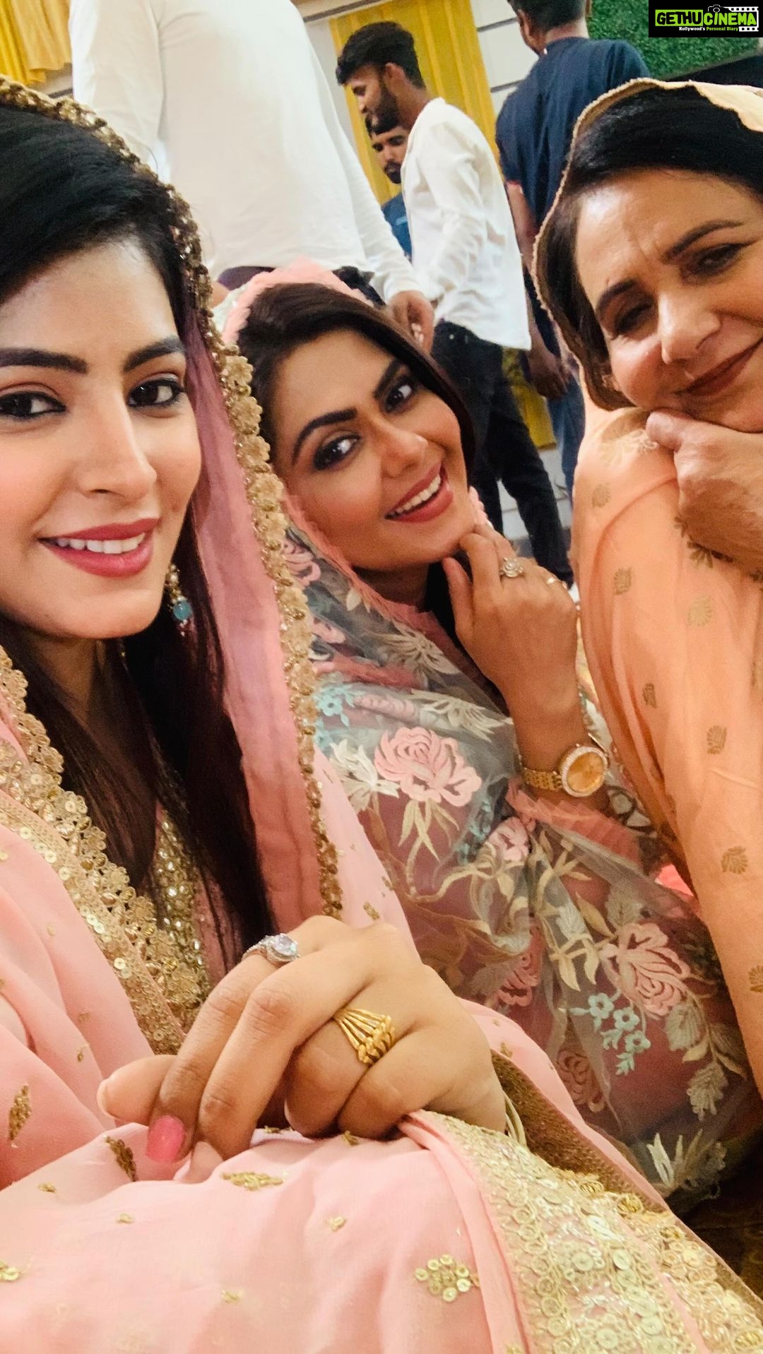 Rinku Ghosh Instagram - Practicing for Sangeet 💃🏻 wedding at Mehta’s House 🤷♀️✨ #réel #reelitfeelit #junooniyatt #dance