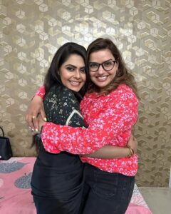 Rinku Ghosh Instagram - Words cannot describe the feeling when you see your friend after sooo soooo long. Thank you @madhhuis for making this short but sweet visit I know you just came to see me even if it was for a short while😘😘😘. And of course the pastries you got 😋😋😋😋
