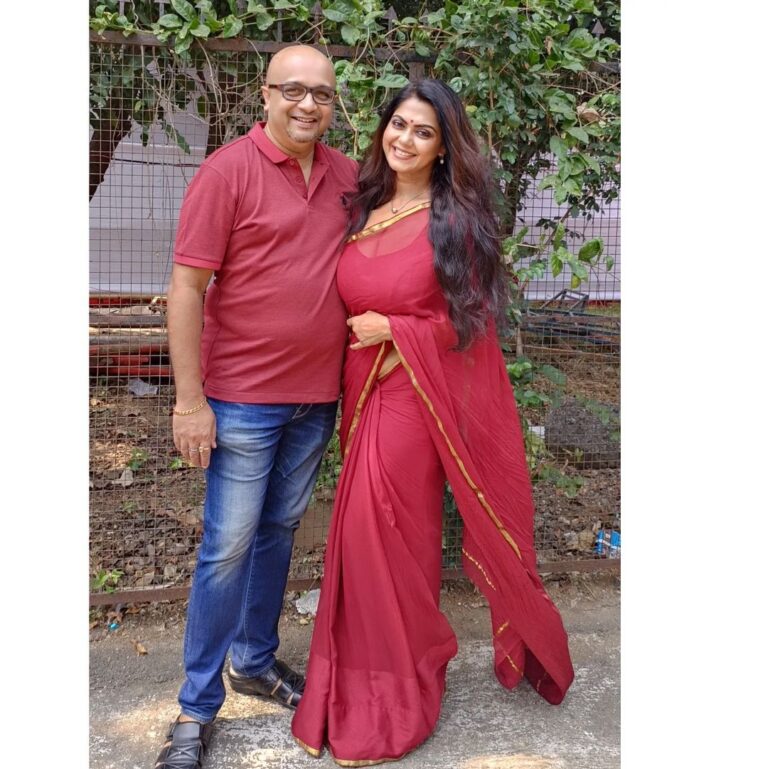 Rinku Ghosh Instagram - When we twin, pic toa banta hai na.. #picoftheday#indianwear#instagood