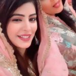 Rinku Ghosh Instagram - Mujhe bhi pout aata hai 😝@sachdeva.aarchi Some Masti time between the shots on the set of Junooniyat