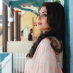 Rinku Ghosh Instagram - "All about the vibe".. When the set matches with your costume photo toa Banta hai.. TV serial Junooniyat on Colors TV at 8.30 pm #junooniyat#colorstv#actorslife#punjab#chandigarh#workmode