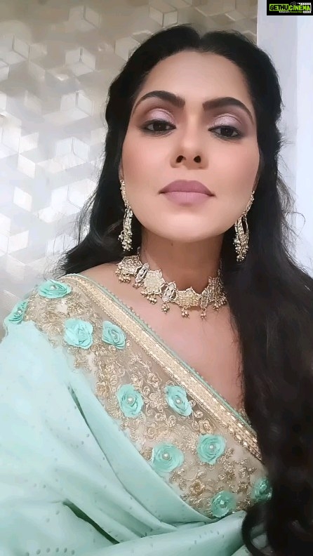 Rinku Ghosh Instagram - Kabhi kabhi zarurat padti hai. 😁 #instagramreels#reelkarofeelkaro#funnymeme#instagood#likeforlikes