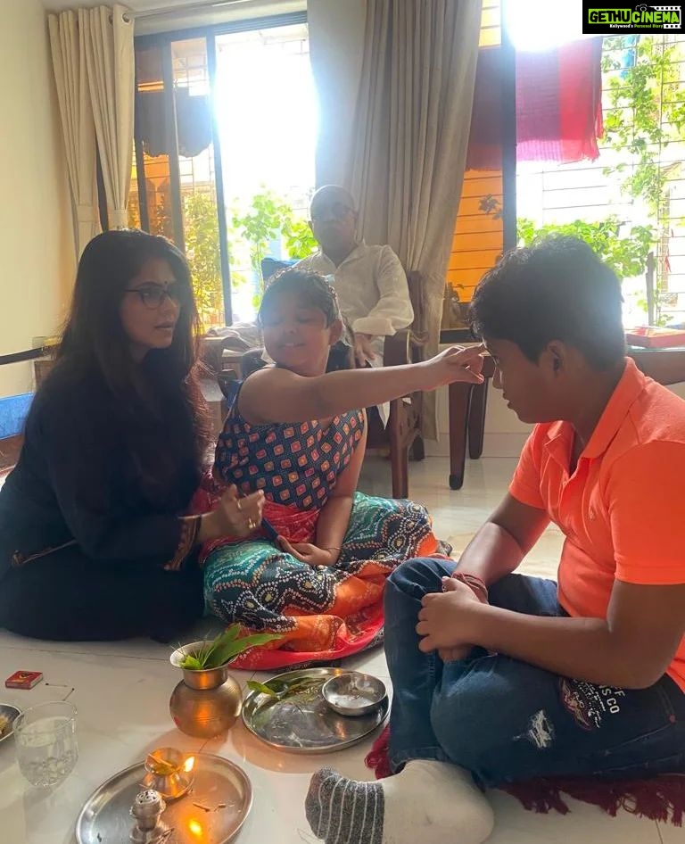 Rinku Ghosh Instagram - May the beautiful relationship of brothers and sisters be filled with love, care, and joy.Happy Bhai Dooj to everyone. Lots of love and blessings...