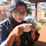 Rinku Ghosh Instagram - Chai pine ka bas bahana chahiye...😜 Chai lover #instagramreels#instagood#reelkarofeelkaro#reelitfeelit#meme#funnymeme