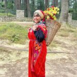 Rinku Ghosh Instagram - Meet the Himachali girl.☺️☺️☺️ Definitely not as cute as them #picoftheday#manali#himachal#incredibleindia#himachalpradesh#travel#travelphotography Manali, Himachal Pradesh